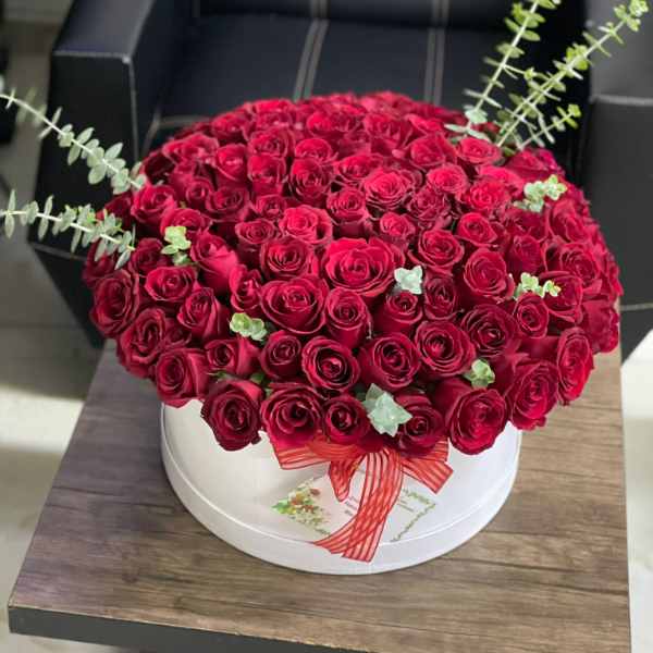  Флорист в Калкан 101 красная роза в большой белой коробке